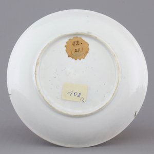 A Chinese famille rose, grisaille and gilt porcelain cup and saucer with a cockerel, 18th C — photo 3