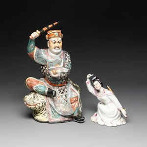 A Chinese famille rose group of Zhao Gongming 趙公明 and a figure of a goddess, Deng Yifu 鄧義福 mark, 19/20th C. — 照片 1
