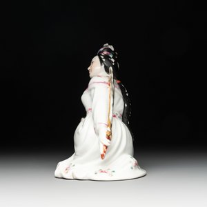 A Chinese famille rose group of Zhao Gongming 趙公明 and a figure of a goddess, Deng Yifu 鄧義福 mark, 19/20th C. — 照片 11