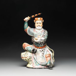 A Chinese famille rose group of Zhao Gongming 趙公明 and a figure of a goddess, Deng Yifu 鄧義福 mark, 19/20th C. — 照片 2