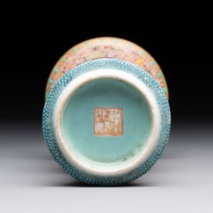 A Chinese famille rose 'gu' vase and a robin's egg-glazed tripod double-walled warming bowl, Qianlong mark, 19/20th C. — 照片 16