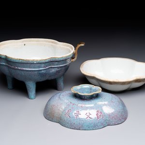 A Chinese famille rose 'gu' vase and a robin's egg-glazed tripod double-walled warming bowl, Qianlong mark, 19/20th C. — 照片 6