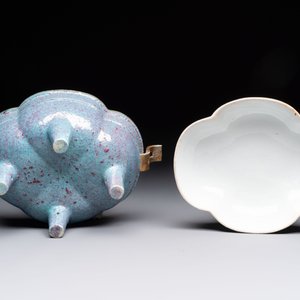 A Chinese famille rose 'gu' vase and a robin's egg-glazed tripod double-walled warming bowl, Qianlong mark, 19/20th C. — 照片 8