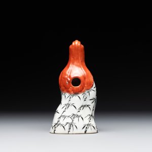 A Chinese famille rose Guanyin and a celadon-glazed dish, Chenghua mark, Qianlong/Jiaqing — photo 3