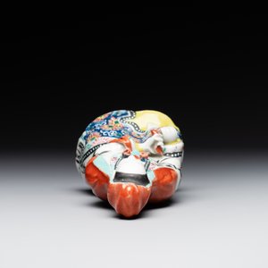 A Chinese famille rose Guanyin and a celadon-glazed dish, Chenghua mark, Qianlong/Jiaqing — photo 4