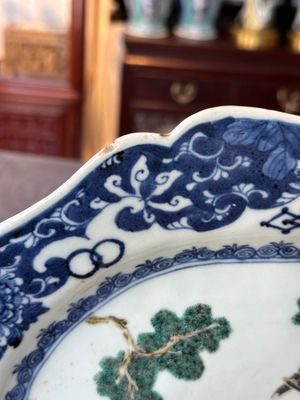 A Chinese famille rose 'He Xiangu' charger with a blue and white border, Qianlong — 照片 16