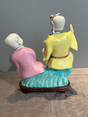 A Chinese famille rose 'Hehe Erxian' group on a wooden stand, Qianlong — photo 3