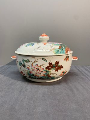 A Chinese famille rose 'heron and lotus' tureen and cover, Qianlong — photo 1