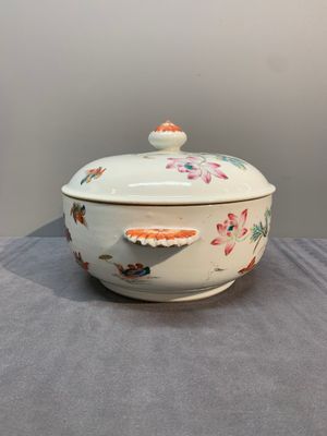 A Chinese famille rose 'heron and lotus' tureen and cover, Qianlong — photo 4