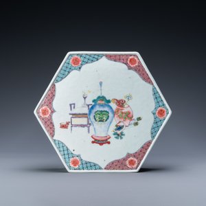 A Chinese famille rose hexagonal 'antiquities' stand, Yongzheng — photo 6