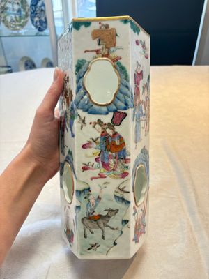 A Chinese famille rose hexagonal hat stand with narrative design, Tongzhi mark and of the period — photo 4