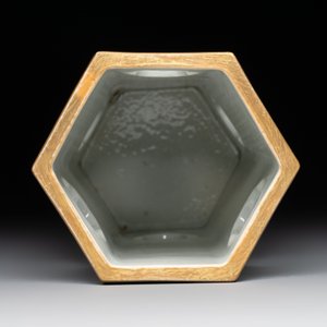 A Chinese famille rose hexagonal hat stand with narrative design, Tongzhi mark and of the period — photo 6