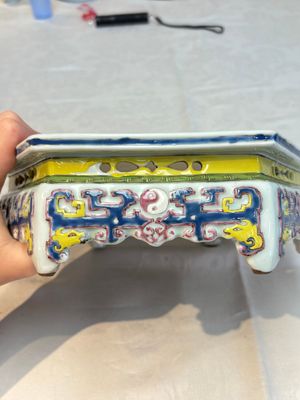 A Chinese famille rose hexagonal stand with antiquities, Yongzheng/Qianlong — photo 11