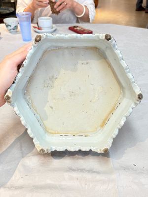 A Chinese famille rose hexagonal stand with antiquities, Yongzheng/Qianlong — photo 12