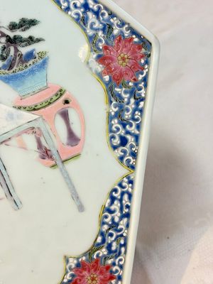 A Chinese famille rose hexagonal stand with antiquities, Yongzheng/Qianlong — photo 5