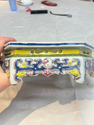 A Chinese famille rose hexagonal stand with antiquities, Yongzheng/Qianlong — photo 6