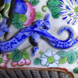 A Chinese famille rose hexagonal vase with figural design, 19th C. — photo 8