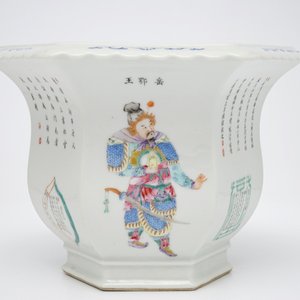 A Chinese famille rose hexagonal "Wu Shuang Pu" jardiniere, 20th C. — 照片 6