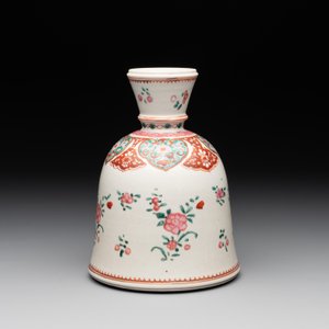 A Chinese famille rose hookah base with floral design for the Islamic market, Qianlong — photo 3