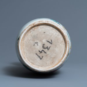 A Chinese famille rose 'horseriders' vase, Yongzheng — photo 6