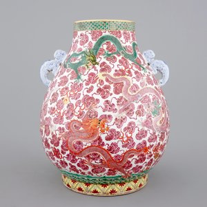 A Chinese famille rose hu-shaped dragon vase, probably Tongzhi, 19th C. — 照片 3