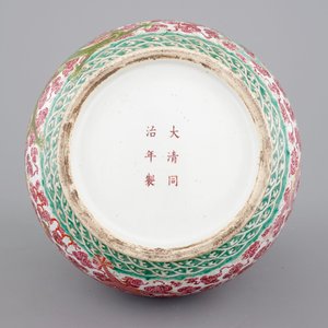 A Chinese famille rose hu-shaped dragon vase, probably Tongzhi, 19th C. — 照片 5