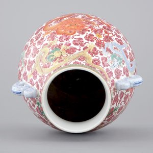 A Chinese famille rose hu-shaped dragon vase, probably Tongzhi, 19th C. — 照片 6