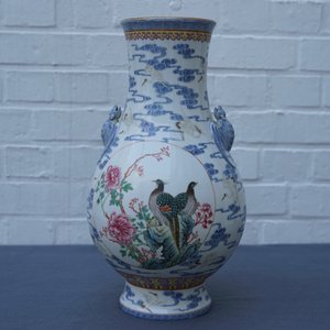 A Chinese famille rose hu vase, Qianlong mark, 20th C. — photo 8