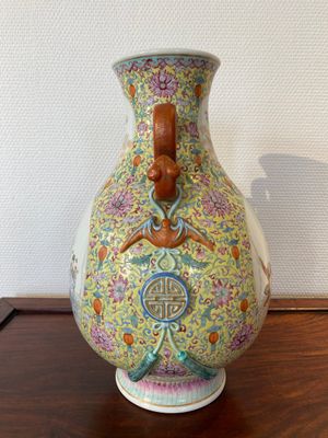A Chinese famille rose 'hu' vase with 'eight immortals' design, Qianlong mark, Republic — photo 4