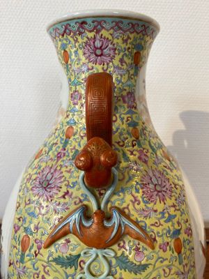 A Chinese famille rose 'hu' vase with 'eight immortals' design, Qianlong mark, Republic — photo 5