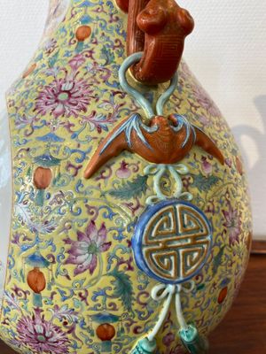 A Chinese famille rose 'hu' vase with 'eight immortals' design, Qianlong mark, Republic — photo 7