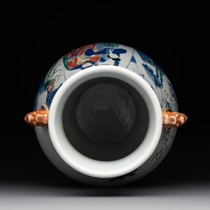 A Chinese famille rose 'hu' vase with figural design, Jiaqing mark, 19/20th C. — photo 5