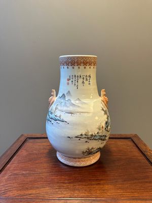 A Chinese famille rose 'hu' vase with mountainous landscape, signed Wang Xiaoting 汪小亭, dated 1943 — 照片 3