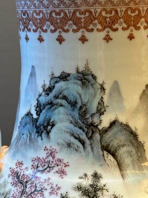 A Chinese famille rose 'hu' vase with mountainous landscape, signed Wang Xiaoting 汪小亭, dated 1943 — 照片 6