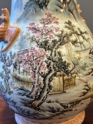 A Chinese famille rose 'hu' vase with mountainous landscape, signed Wang Xiaoting 汪小亭, dated 1943 — 照片 8