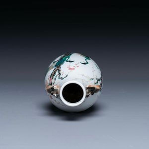 A Chinese famille rose 'hu' vase with peacocks, Yongzheng mark, 19th C. — 照片 5