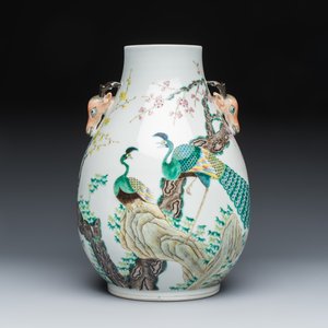 A Chinese famille rose 'Hu' vase with peacocks — foto 2