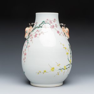 A Chinese famille rose 'Hu' vase with peacocks — foto 4