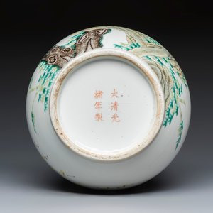 A Chinese famille rose 'Hu' vase with peacocks — foto 7