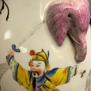 A Chinese famille rose hu vase with warriors on horseback, Qianlong mark, Republic, 20th C. — photo 9