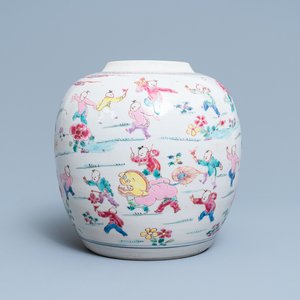 A Chinese famille rose 'hundred boys' jar, Yongzheng — 照片 1