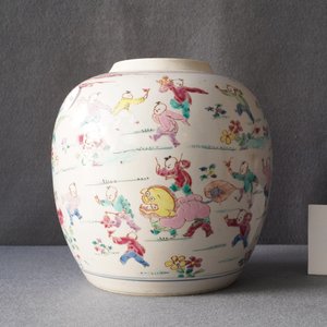 A Chinese famille rose 'hundred boys' jar, Yongzheng — 照片 7