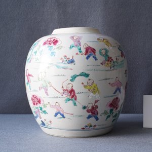 A Chinese famille rose 'hundred boys' jar, Yongzheng — 照片 8