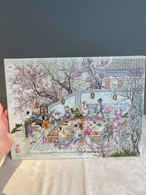 A Chinese famille rose 'hundred boys' plaque, Qianlong mark, 20th C. — foto 1