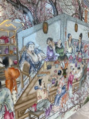 A Chinese famille rose 'hundred boys' plaque, Qianlong mark, 20th C. — foto 4