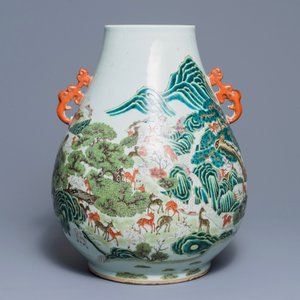 A Chinese famille rose 'hundred deer' hu vase, Qianlong mark, 19/20th C. — 照片 3
