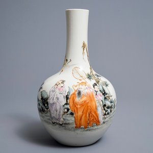 A Chinese famille rose 'Immortals' bottle vase, Qianlong mark, Republic, 20th C. — 照片 1