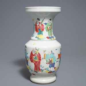 A Chinese famille rose 'Immortals' vase, 19th C. — 照片 1