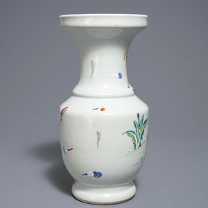 A Chinese famille rose 'Immortals' vase, 19th C. — 照片 3