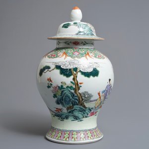 A Chinese famille rose 'immortals' vase and cover, 19th C. — 照片 2